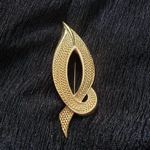 Gold Tone Abstract Swirl Pin Brooch